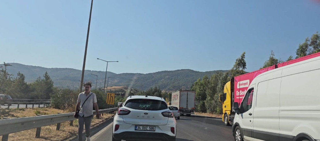 Sigarasını Atan Sürücüye Sanatçı Yıldırım Yıldızdoğan'dan Tepki  (2)-1