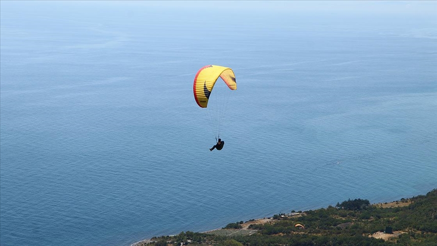 Yamaç Paraşütü Yapmak Isteyenler Uçmakdere'ye Koşuyor (3)