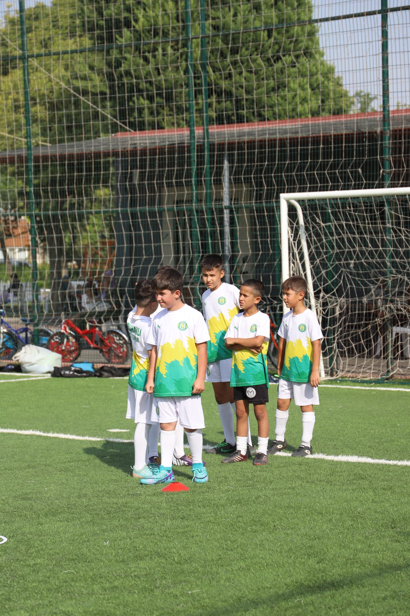 Saruhanlı Belediyesi, 6 13 Yaş Arası Çocuklar Için Düzenlediği Futbol Minikler Yaz Okulunda, Antrenmanlara Tüm Hızıyla Devam Ediyor.