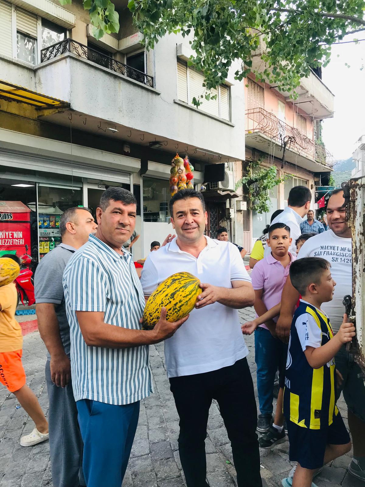 Kırkağaç'ta Kavun Şenliği Başkan Dönmez Hayırseverlerin Göstergesi Oluyor (2)