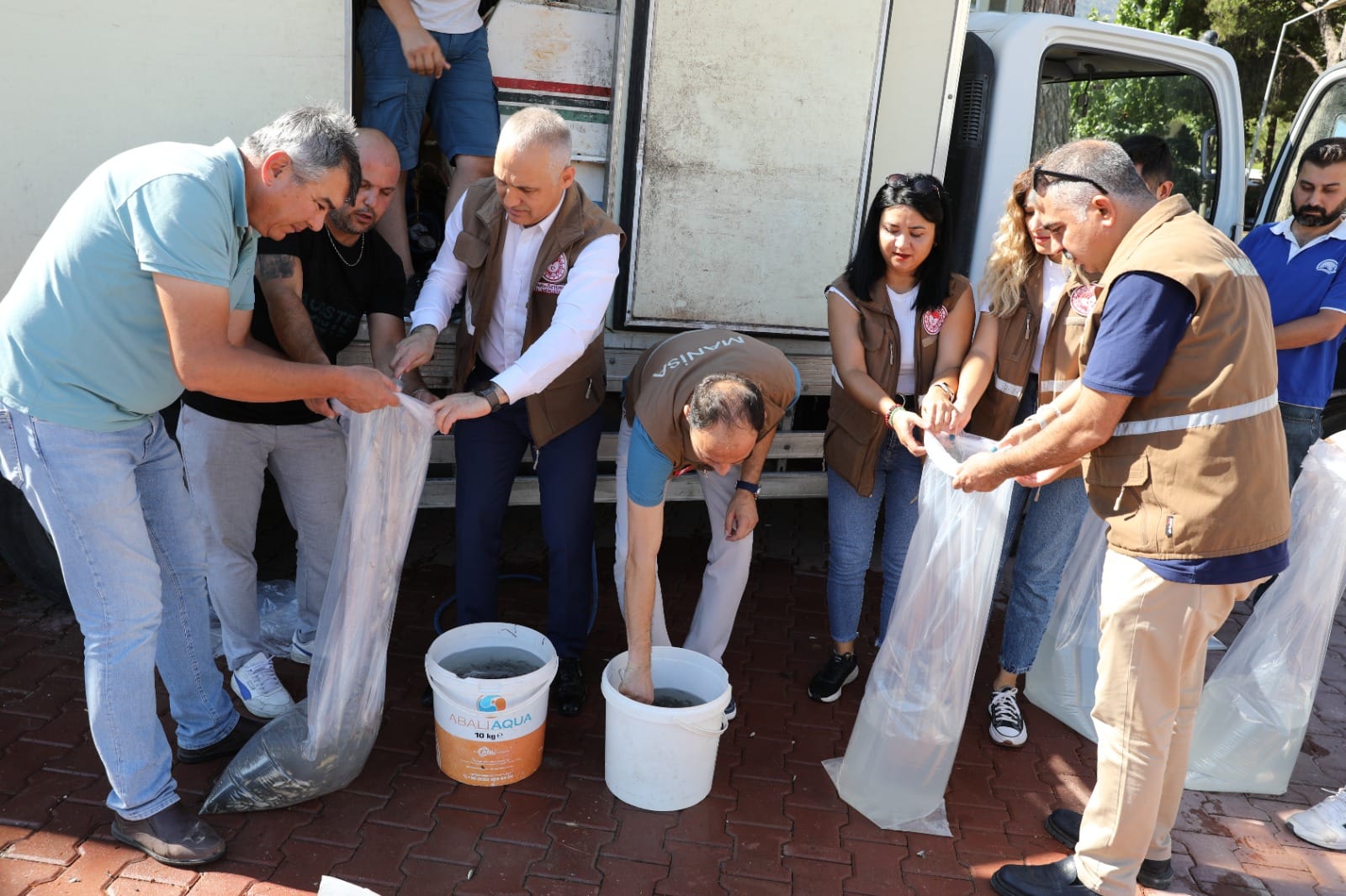 Manisa’da Baraj Ve Göletlere 1 Milyon 388 Bin Sazan Balığı Yavrusu Bırakıldı (6)