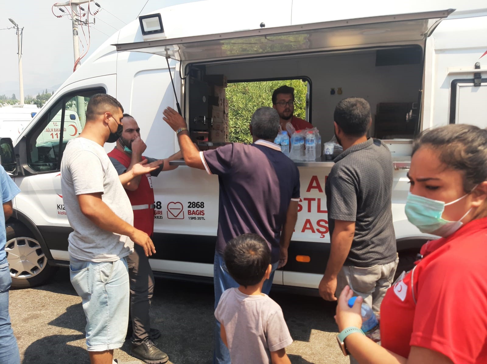 Manisa'da Meydana Gelen Orman Yangın Alanlarına Türk Kızılay'ından Destek (2)