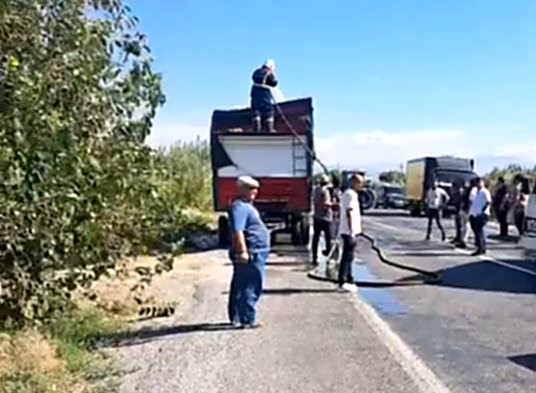 Aydın'da Pamuk Yüklü Römorkta Korkutan Yangın (2)