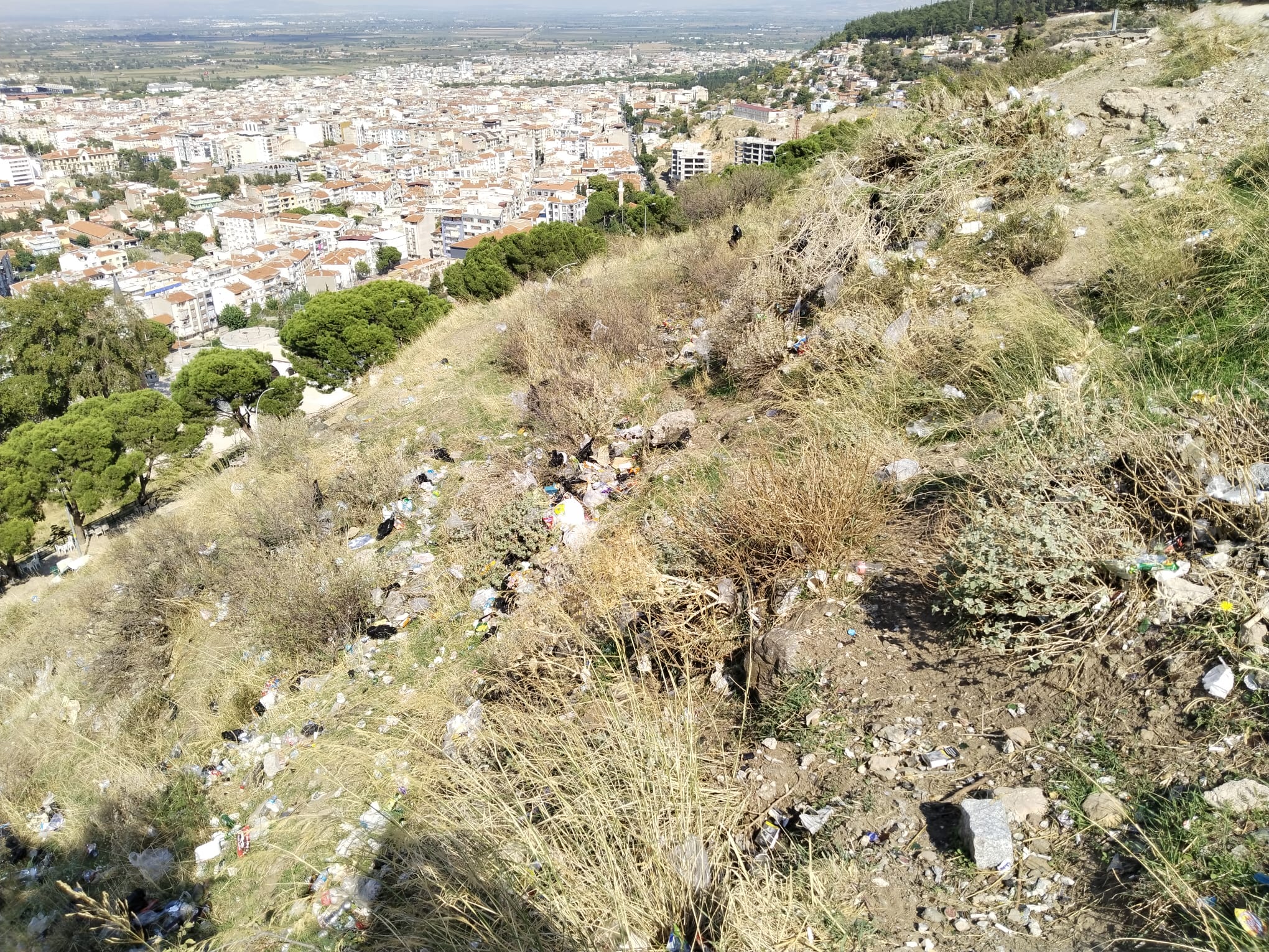 Fetih Mescidi’nin Çevresi Çöp Yuvasını Döndü! Vatandaşlar Namaz Kılamıyor (3)