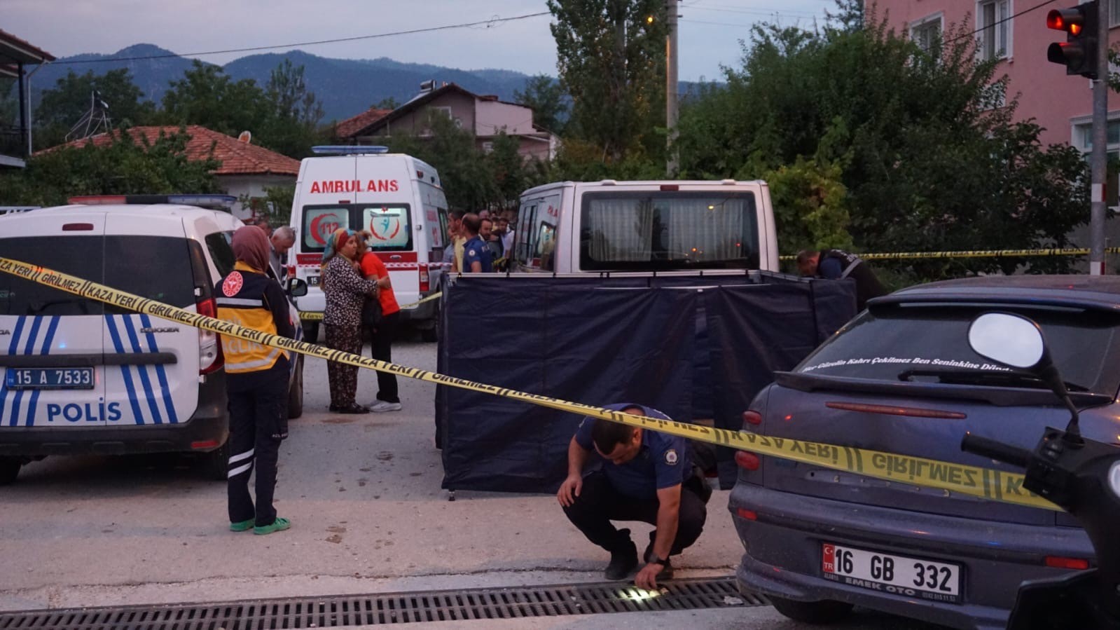 İş Yeri Önünde Baba Oğula Silahlı Saldırı 1 Ölü, 1 Yaralı (2)