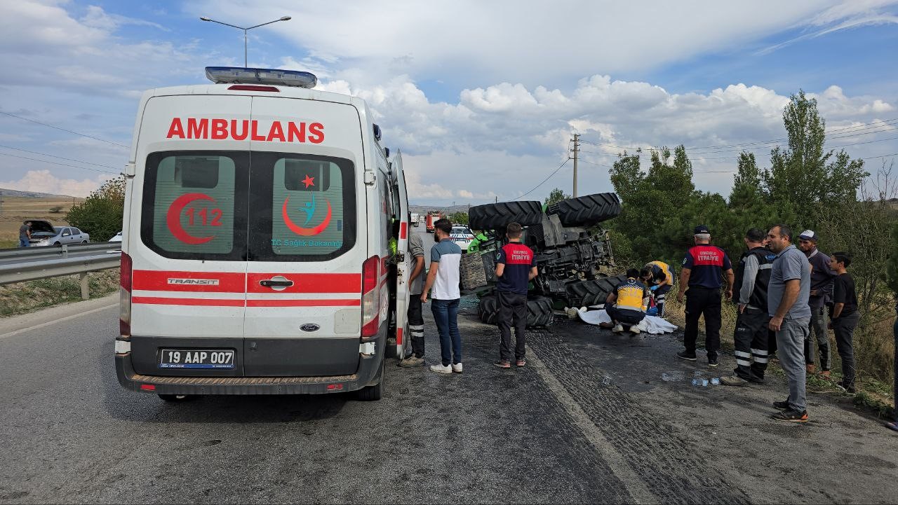 Kahreden Kaza 19 Yaşındaki Genç Traktör Altında Can Verdi (2)