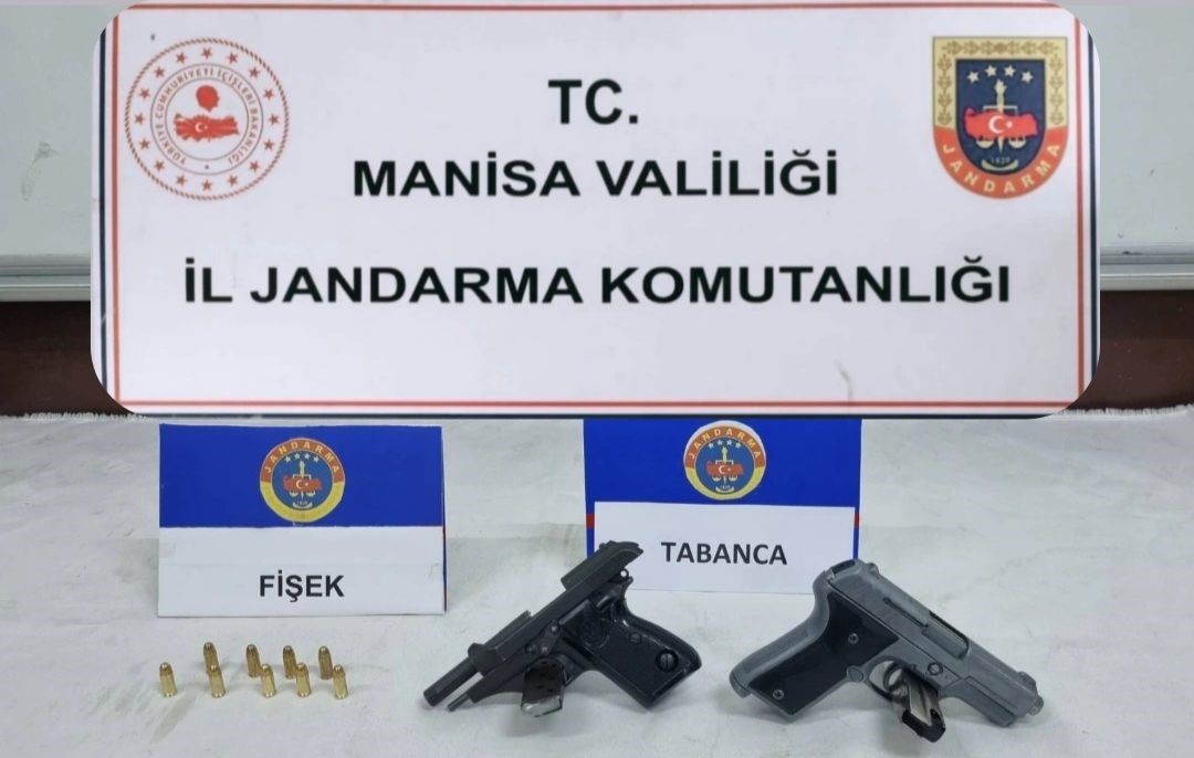 Manisa'da Ruhsatsız Tabancalar Ele Geçirildi (1)