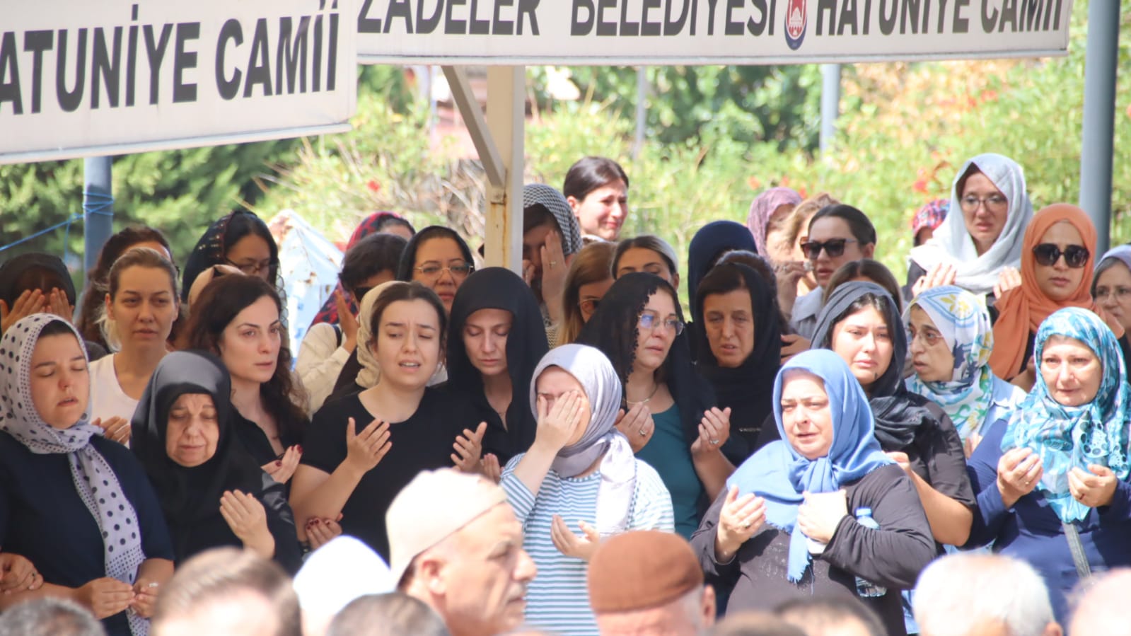 Manisa'nın Tanınmış Esnafı Son Yolculuğuna Uğurlandı! (4)