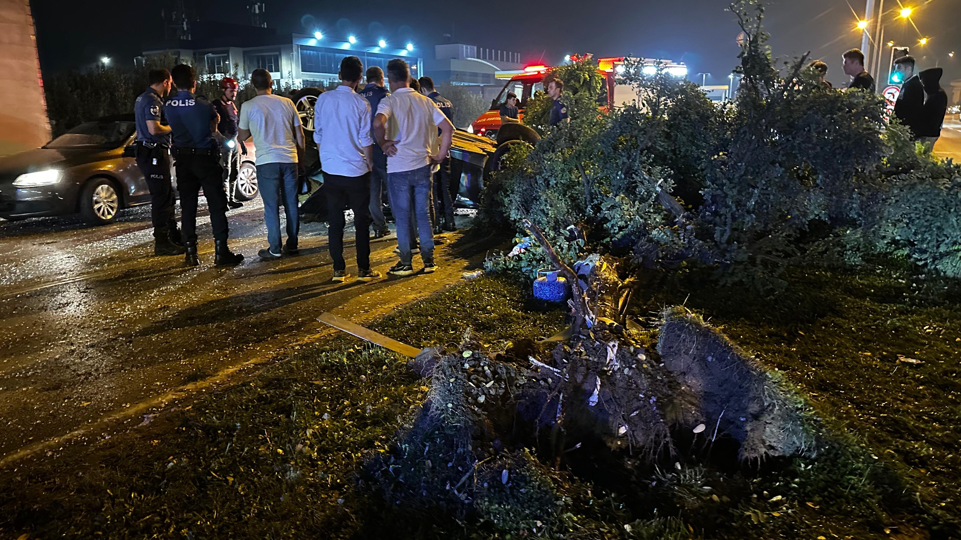 Önce Ağaçları Yıktı, Sonra Takla Atarak Karşı Seride Uçtu (2)