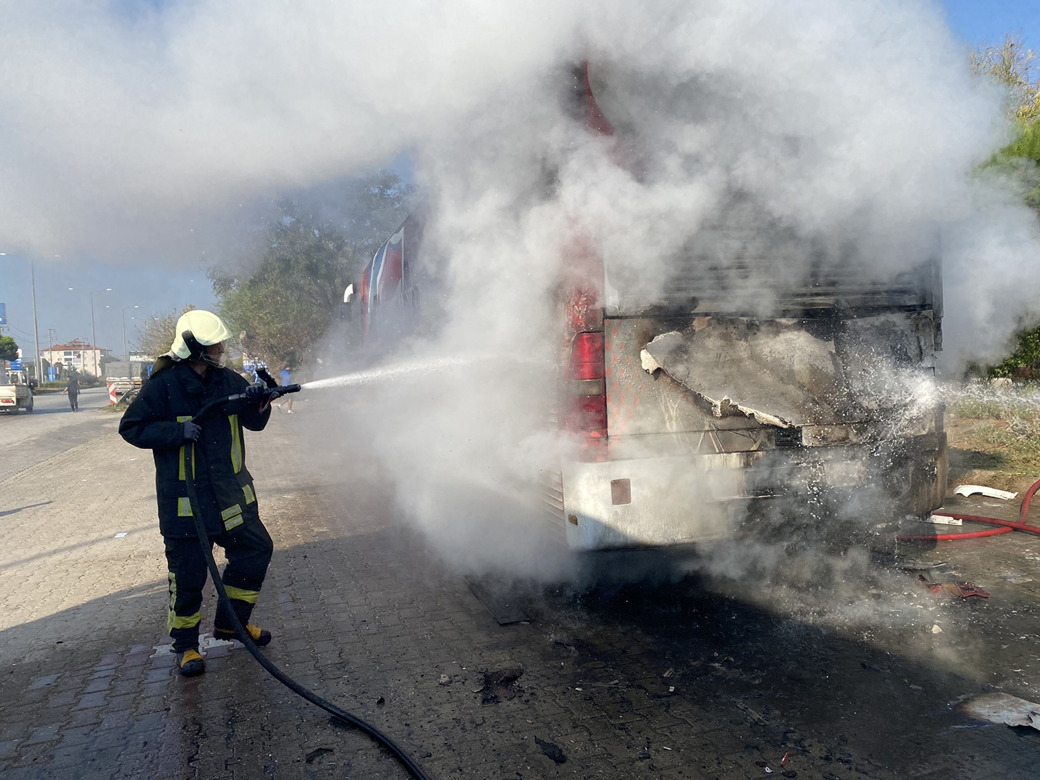 Takım Otobüsü Manisa'da Alev Aldı (4)