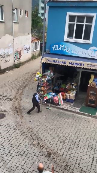 Tek Katlı Bina Yaşlı Adamın Üzerine Çöktü (2)