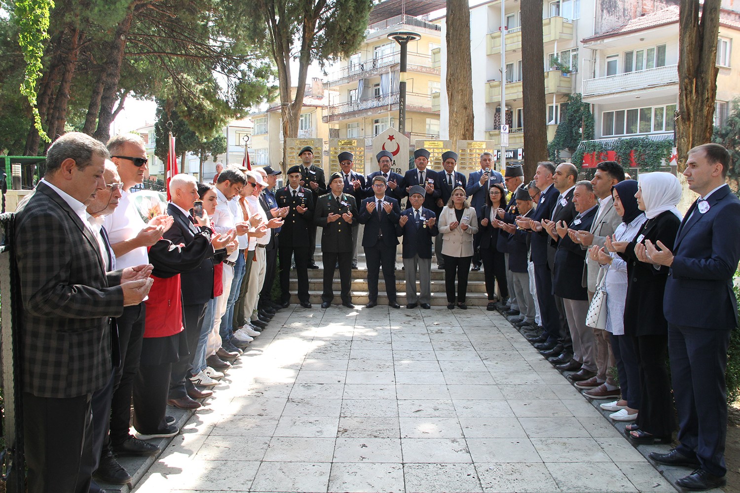 Manisa'nın Ilçelerinde Gaziler Unutulmadı (1)