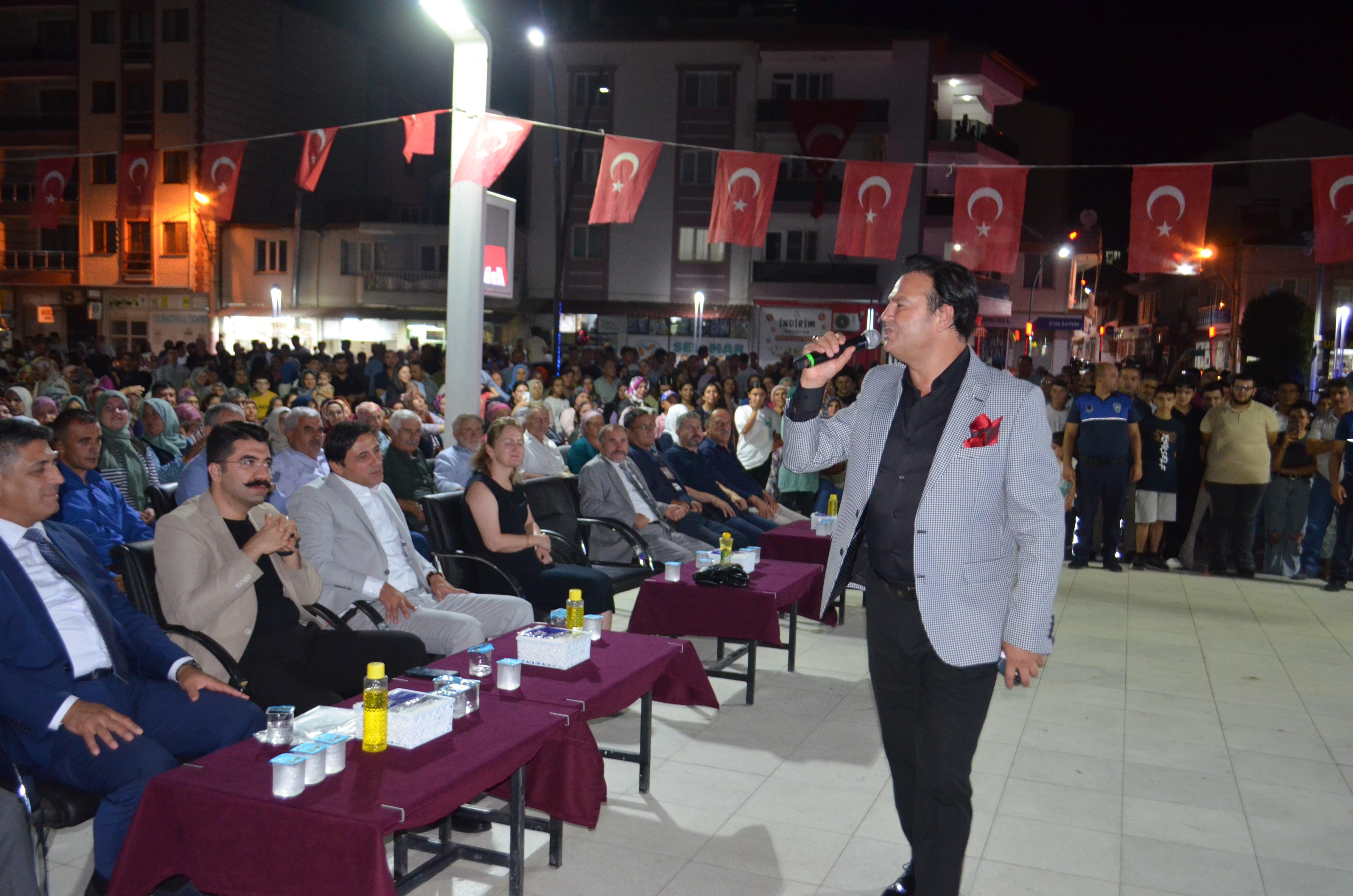 Halk Müziği Sanatçısı Ali Çakar'dan Selendi'de Konser (2)