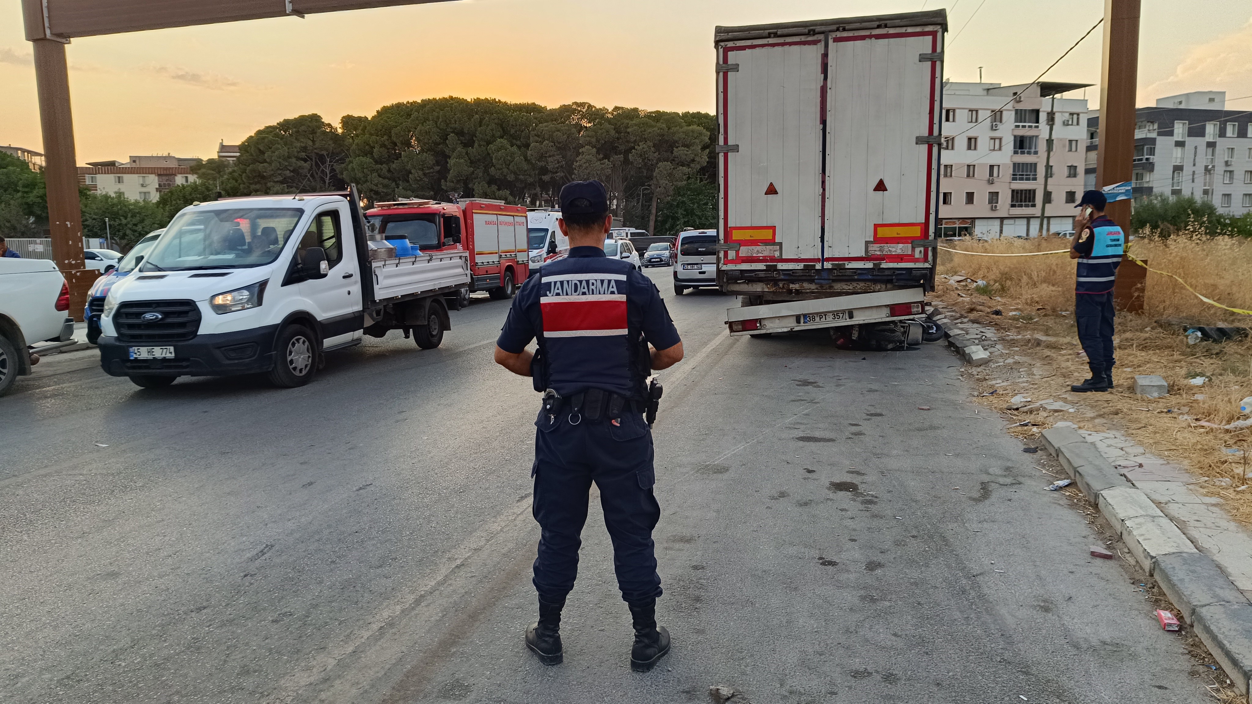 Manisa’da Feci Kaza; Seyir Halindeki Trıa Çarptı (2)