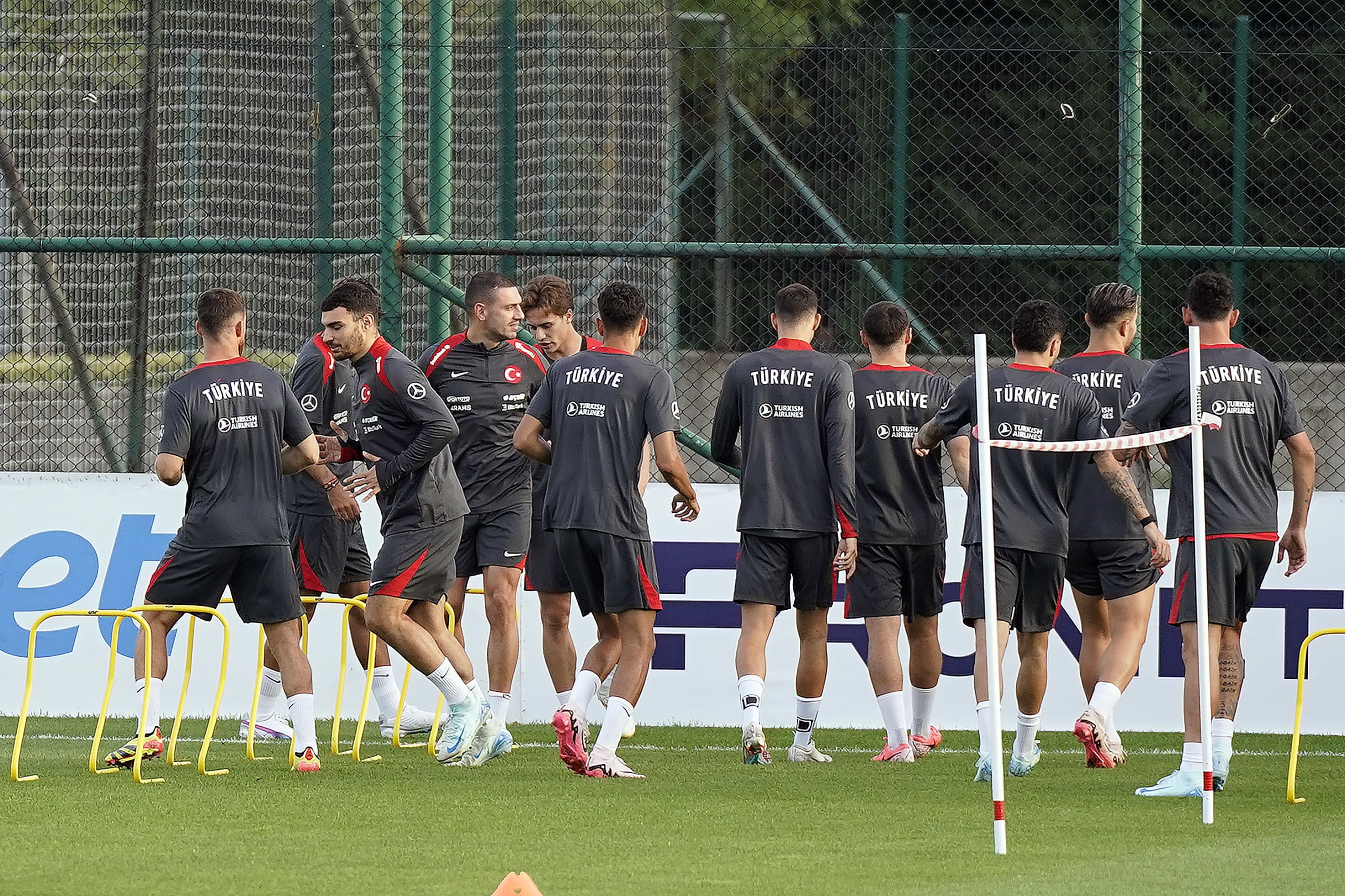 A Milli Futbol Takımı, İzlanda Ile İzmir'de Karşılaşacak (2)