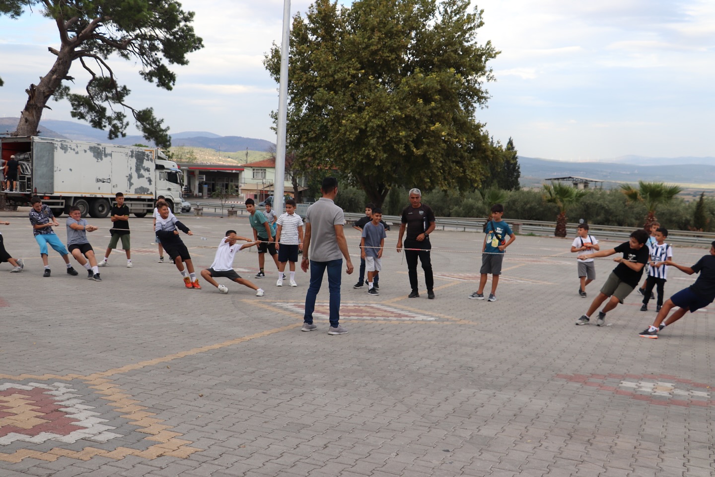 Kırkağaç’ta Geleneksel Kavun Festivali Renkli Yarışmalara Ev Sahipliği Yapıyor (5)