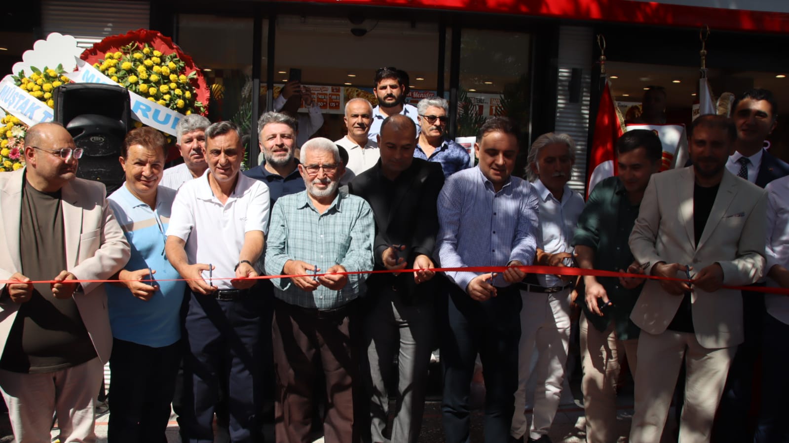 Manisa'nın Yeni Lezzet Durağı Hey Döner, Dualarla Açıldı (1)