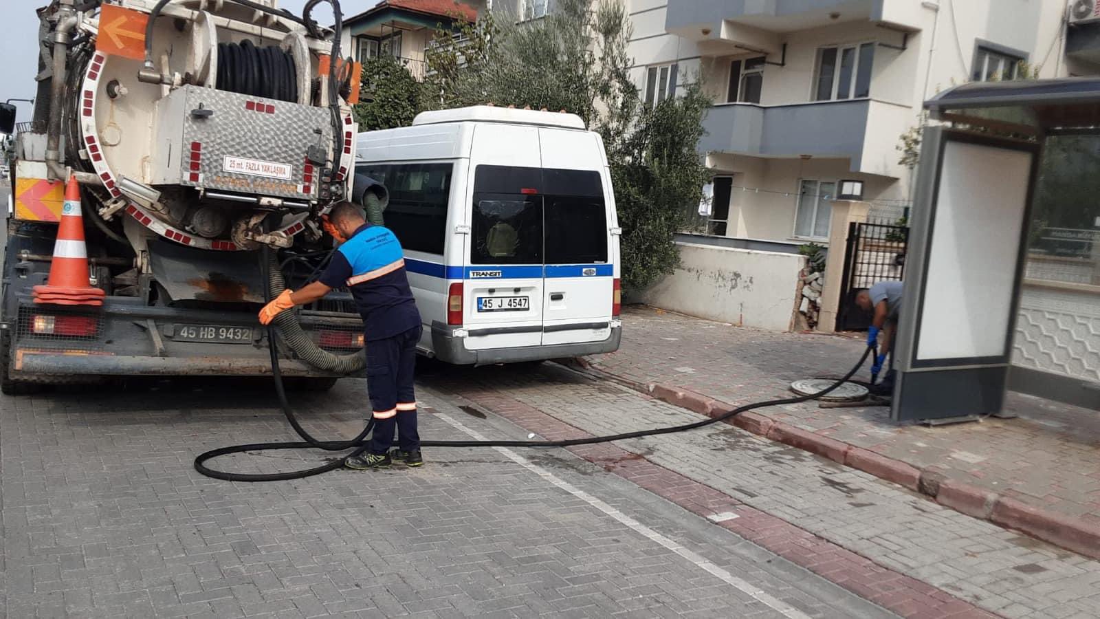 Sağanak Yağış Sonrası Akhisar Moloz Altında Kaldı (2)