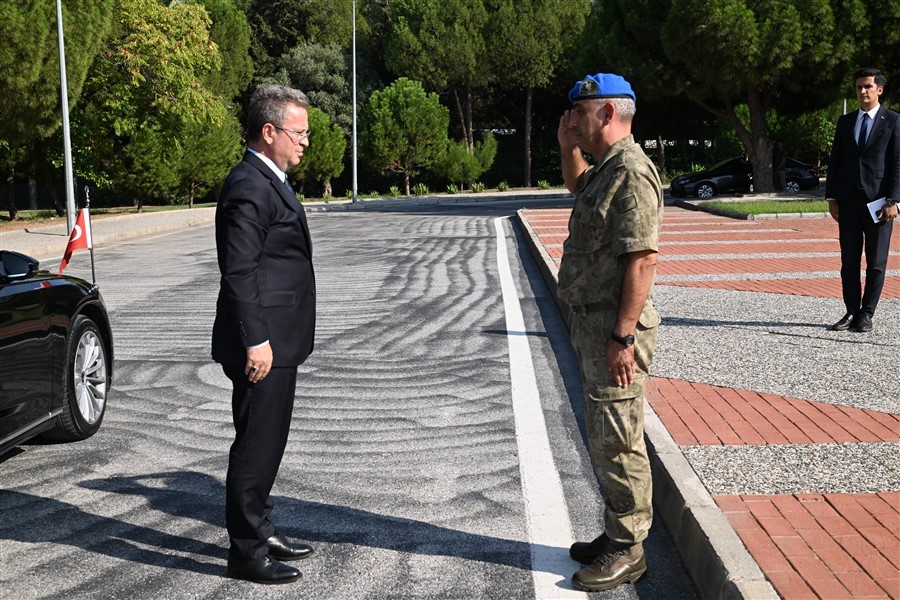 Vali Ünlü, Veda Ziyaretlerine Başladı (1)