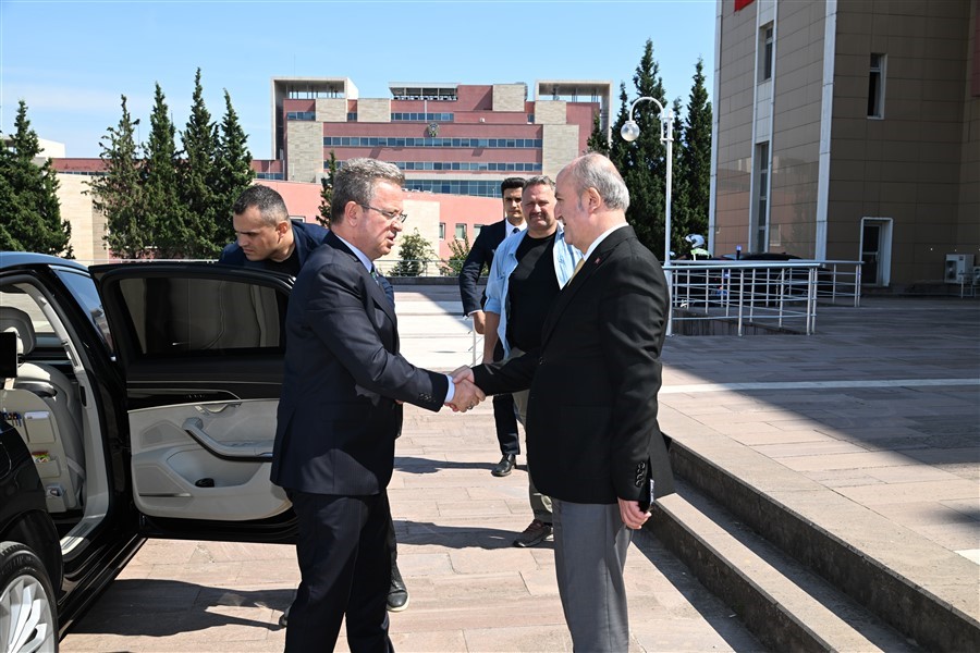 Vali Ünlü, Veda Ziyaretlerine Başladı (3)