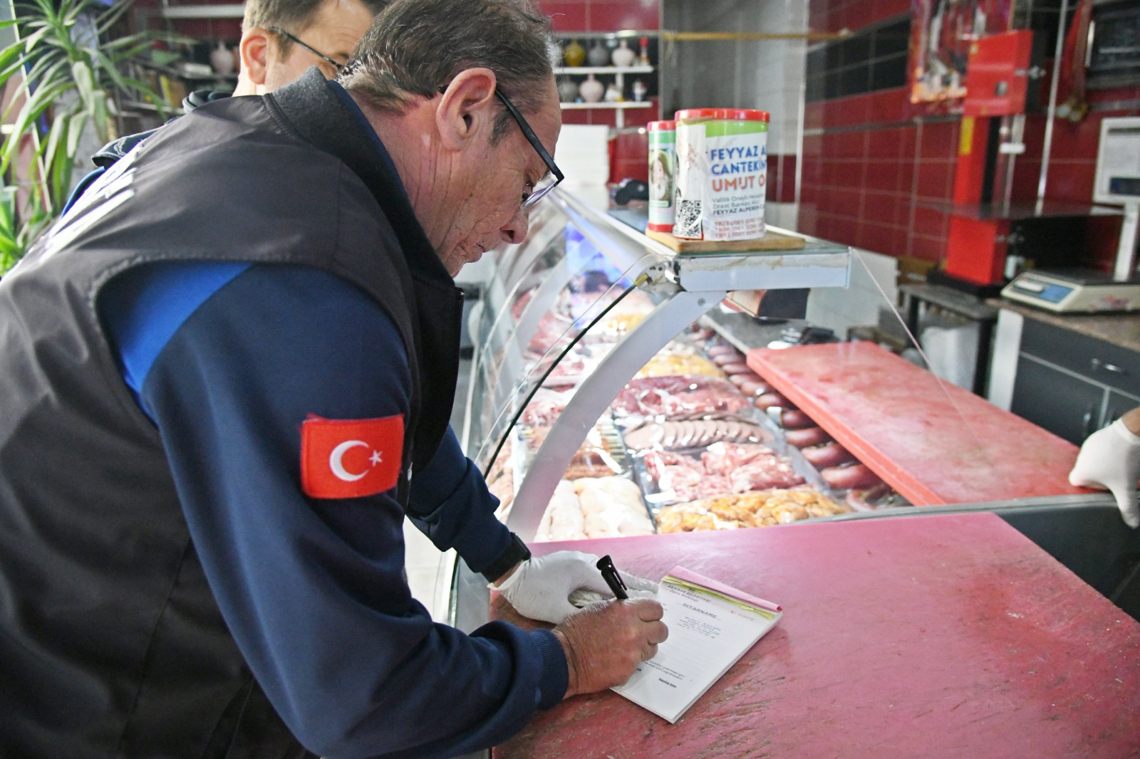 Akhisar’da Kaldırım Işgallerine Karşı Sıkı Denetim (1)