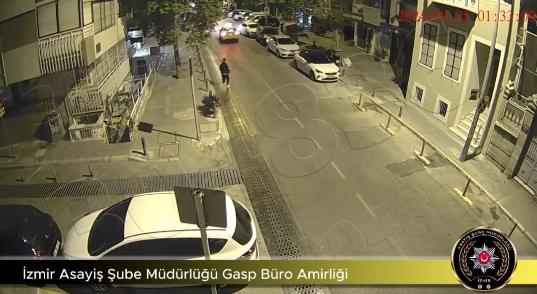 Atm’den Para Çeken Emekliyi Gasp Etti (4)