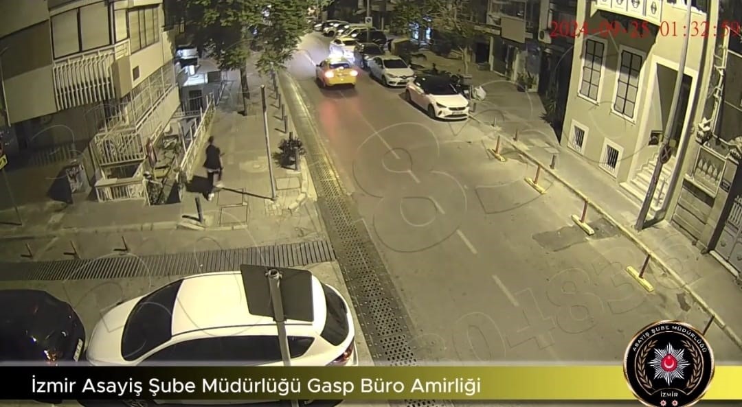 Atm’den Para Çeken Emekliyi Gasp Etti (5)