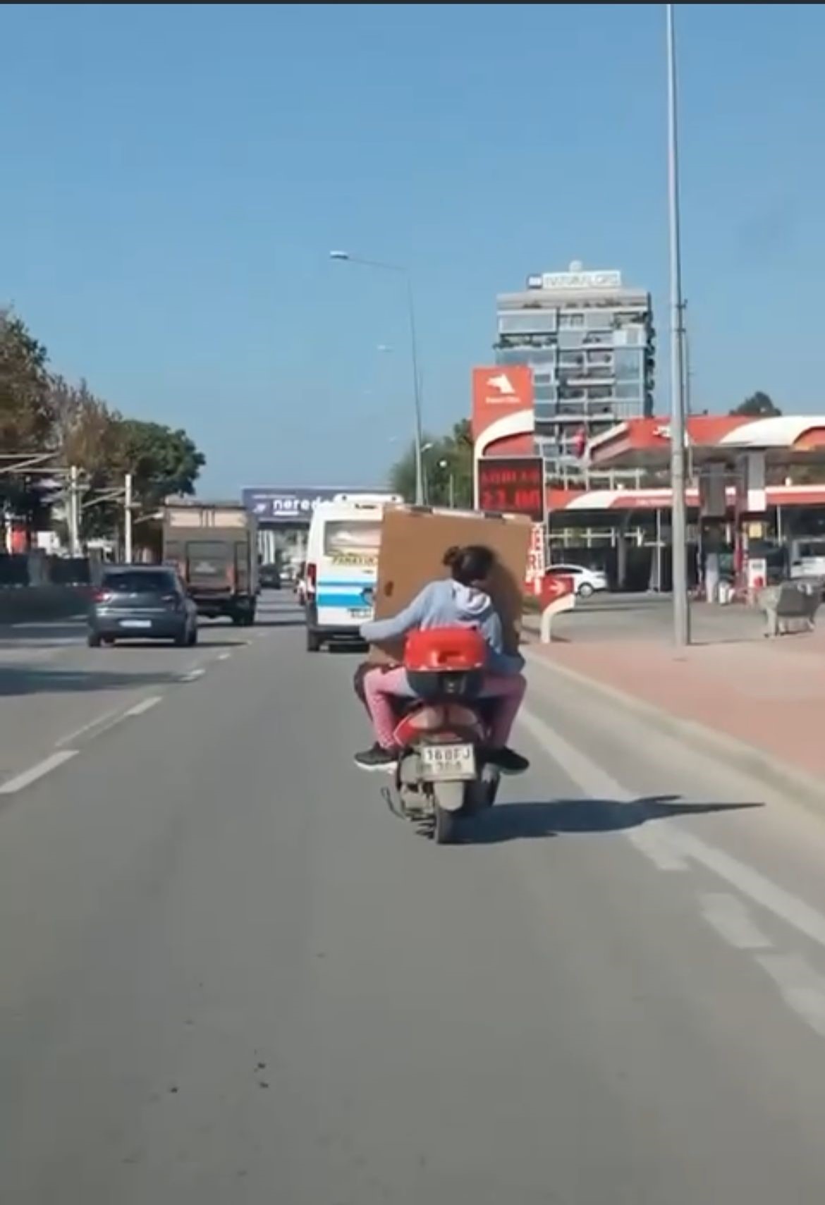 Çocuğunun Canını Hiçe Saydı...tehlikeli Yolculuk Kamerada (2)