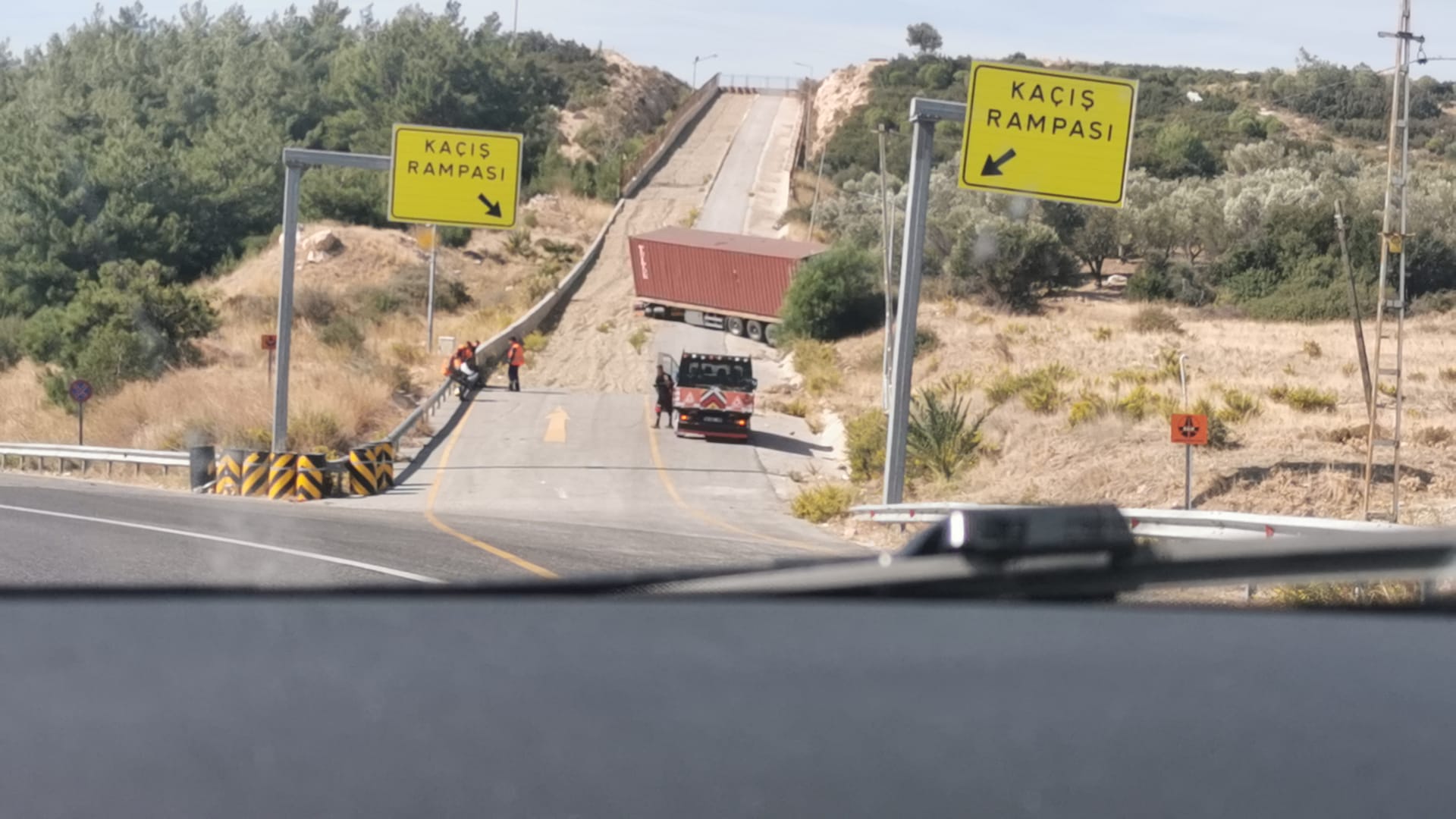 Freni Boşalan Tır, Kaçış Rampasında Durdu (1)