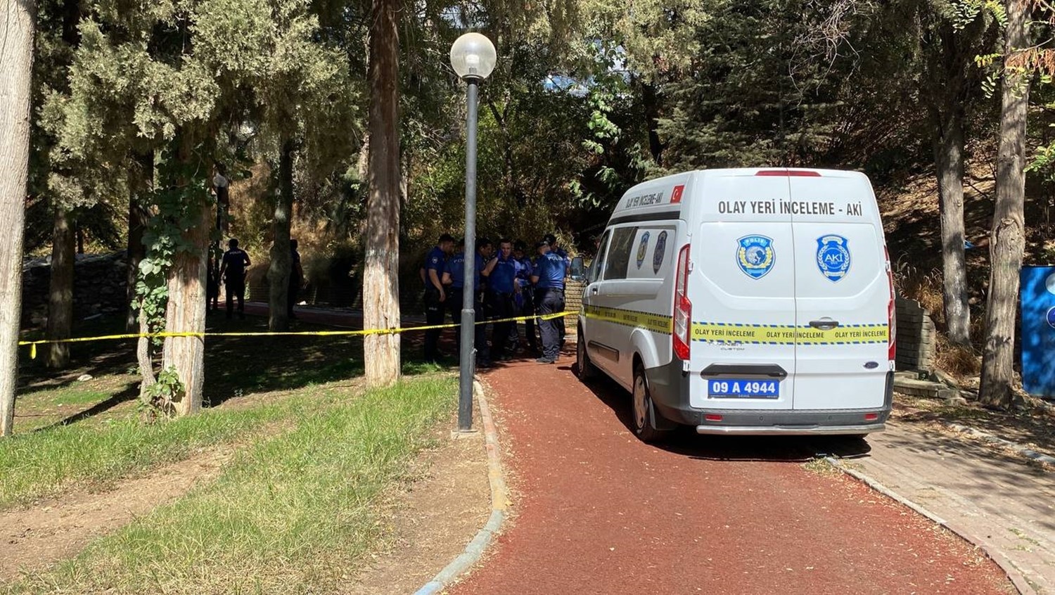 Kayıp Olan Kadın Ağaçta Asılı Halde Bulundu (2)