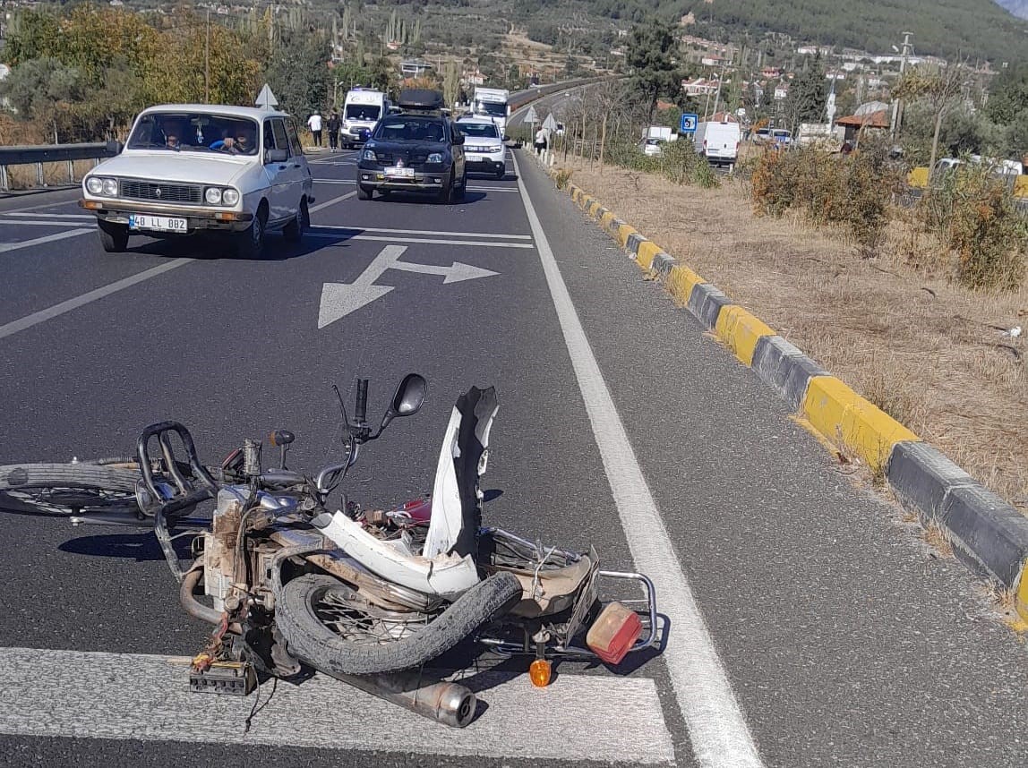 Muğla'da Ölümlü Kaza Sonrası Yolu Kapattılar (3)