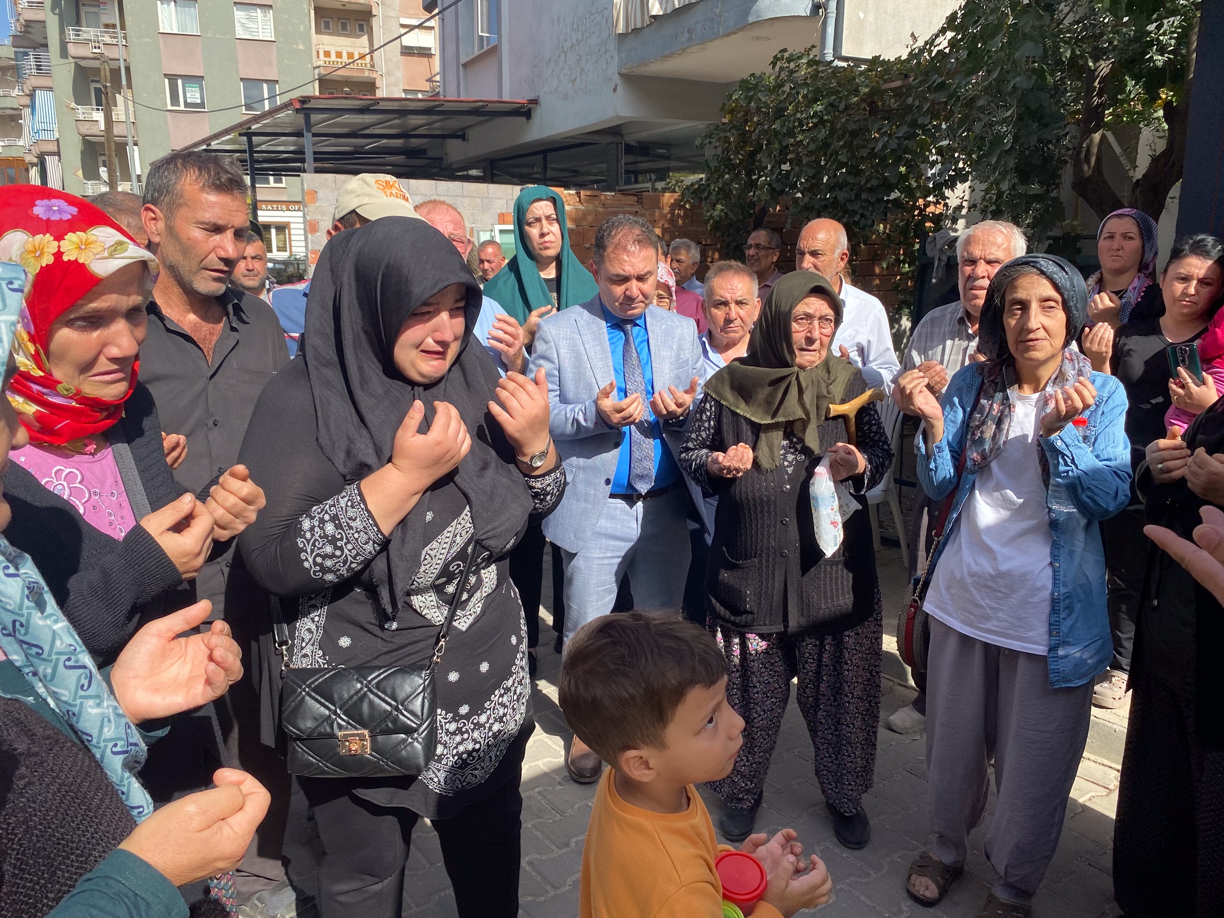 Öldürüldükten Sonra Ormana Gömülen Genç Kız Toprağa Verildi (1)