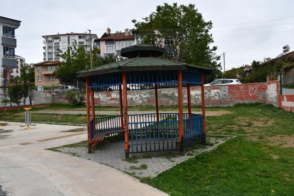 Samsun'un Vezirköprü Ilçesinde Bir Kişi Ayrıldığı Ve Uzaklaştırma Kararı Bulunan Dini Nikahlı Eşini Konuşmak Için Çağırdığı Parkta Bıçaklayarak Öldürdü (6)