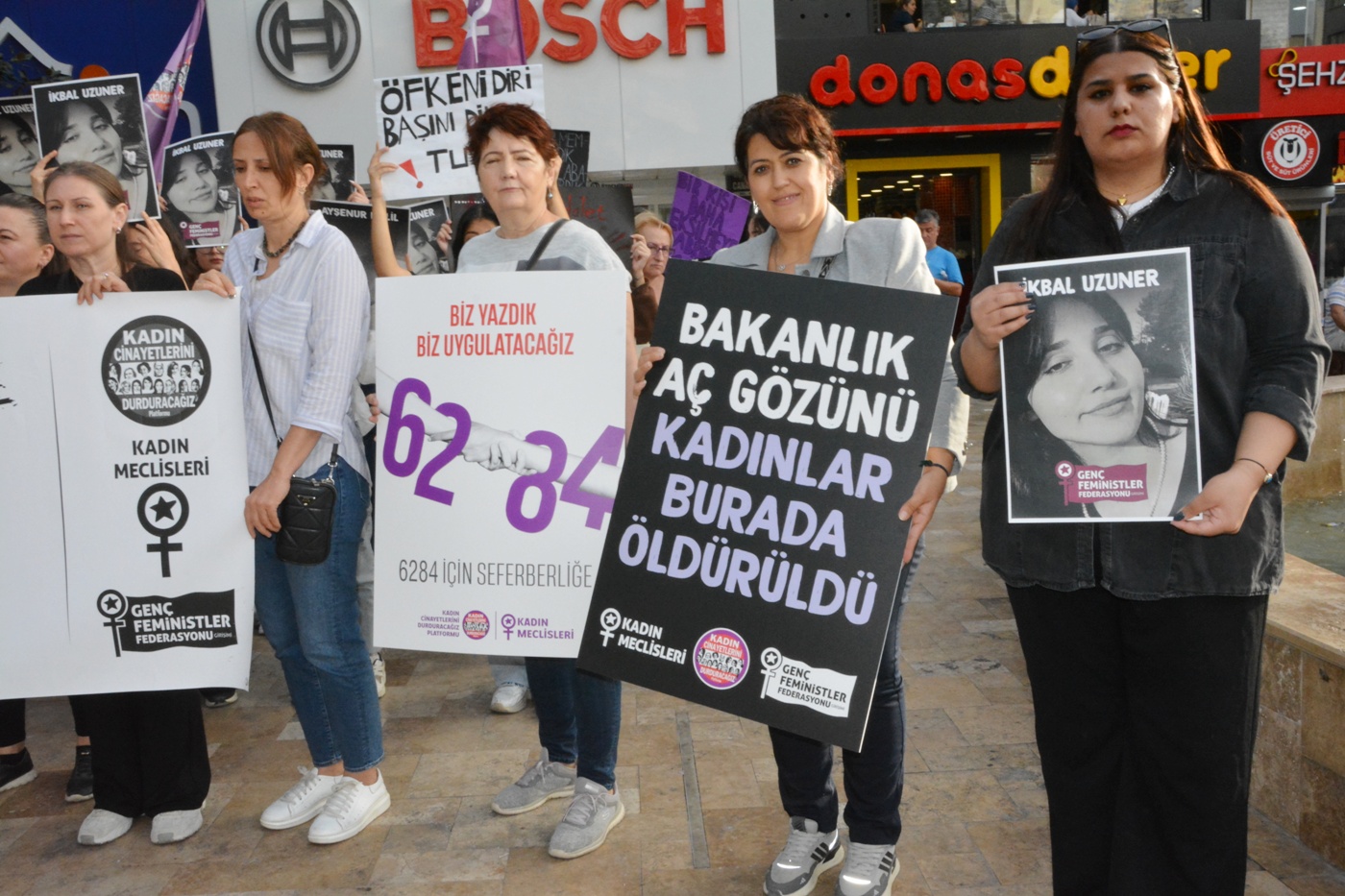 Manisa'da Kadın Ve Çocuk Cinayetlerine Dur Demek Için Kadın Cinayetleri Durduracağız Platformu Eylem Yaptı (7)