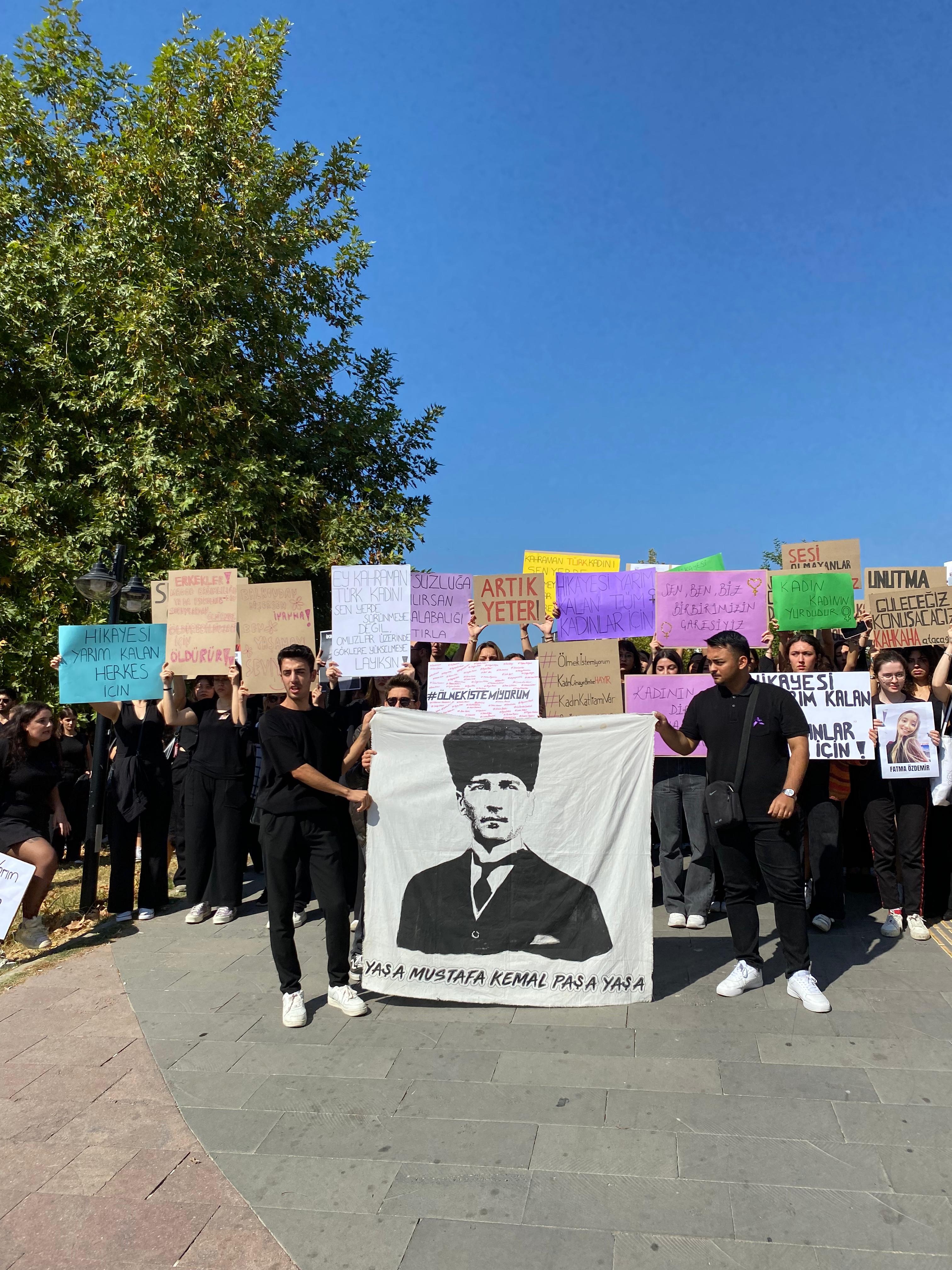 Celal Bayar Üniversitesi'nden İkbal Ve Ayşenur Için Eylem (1)