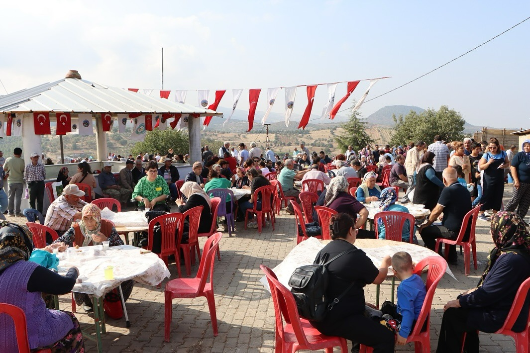 Kula’da Selvili Dede Kültür Ve Dayanışma Şenliği Coşkusu (2)