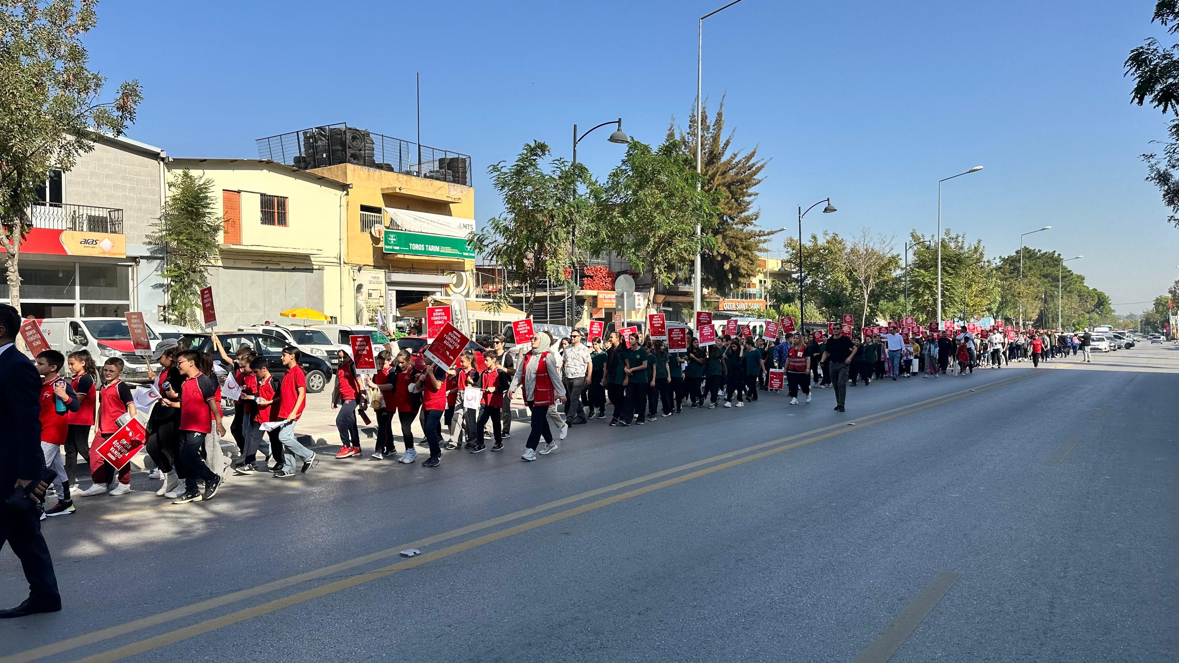 Kızılay Manisa'da Sağlıklı Yaşam Için Yürüdü (4)