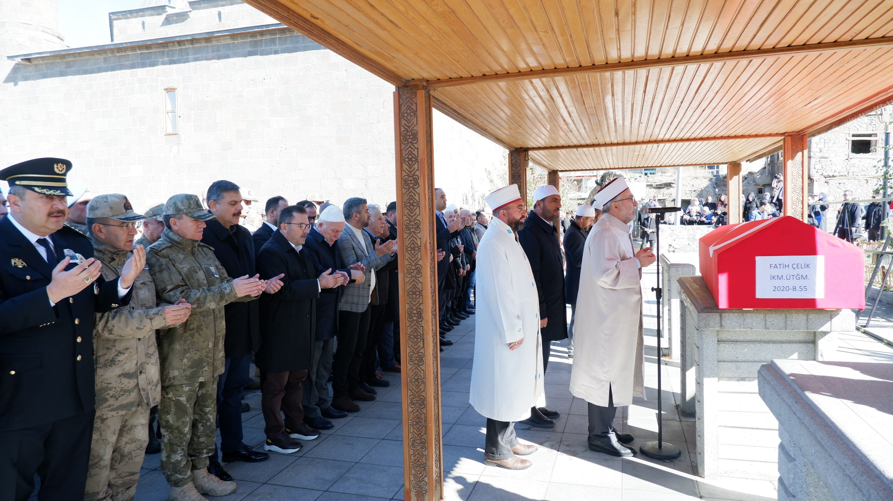 Şehit Üsteğmen Fatih Çelik Gözyaşlarıyla Uğurlandı (4)