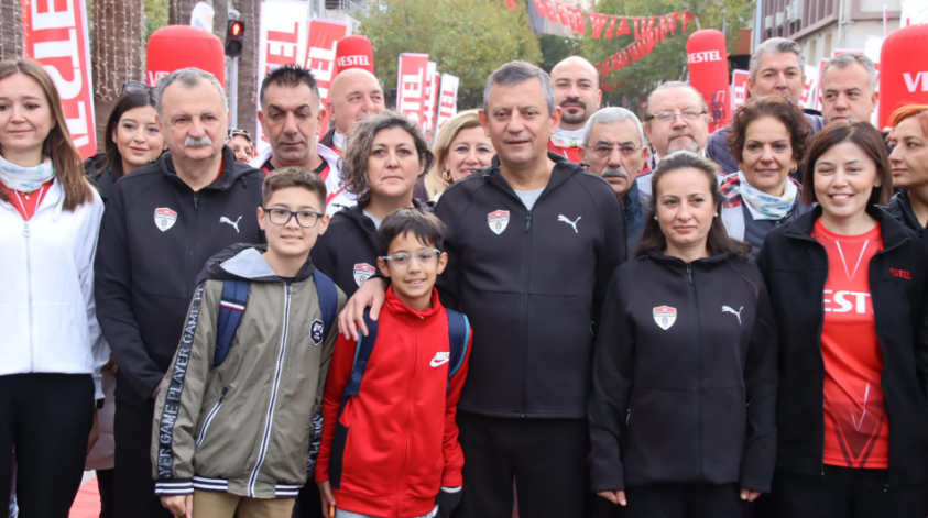 Özgür Özel’den sığınmacı açıklamasına sert çıkış:“Tayyip Erdoğan’a bunun için mi oy verdiler”