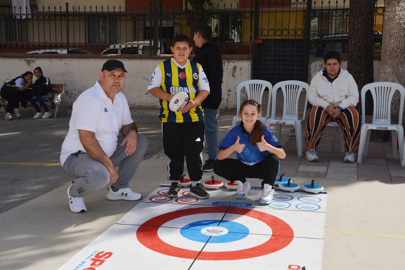 Manisa'da 'Mutlu Çarşamba' Engelli Bireyler Sporla Eğleniyor! (1)