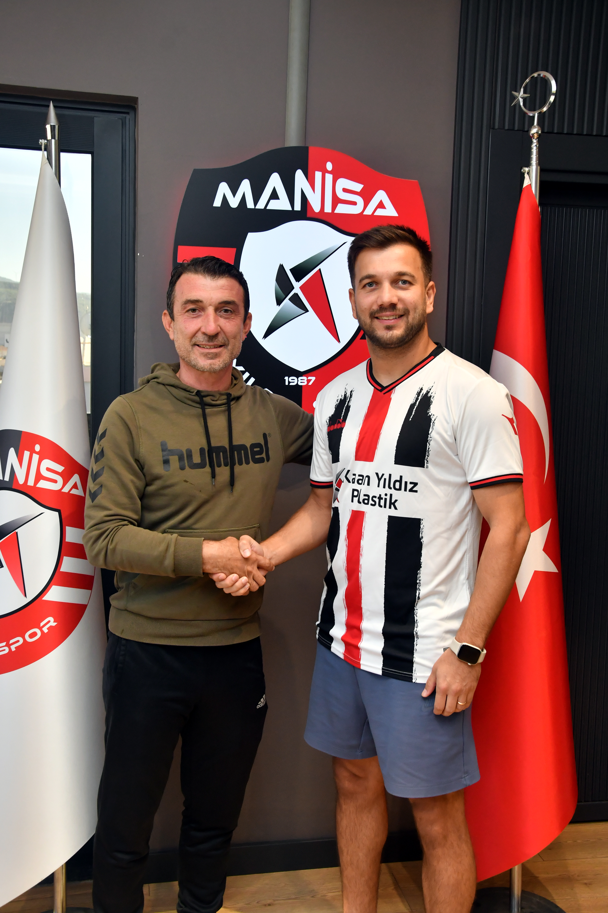 Yıldızspor 45 Fk Mustafa Tahran Ile Anlaştı  (3)