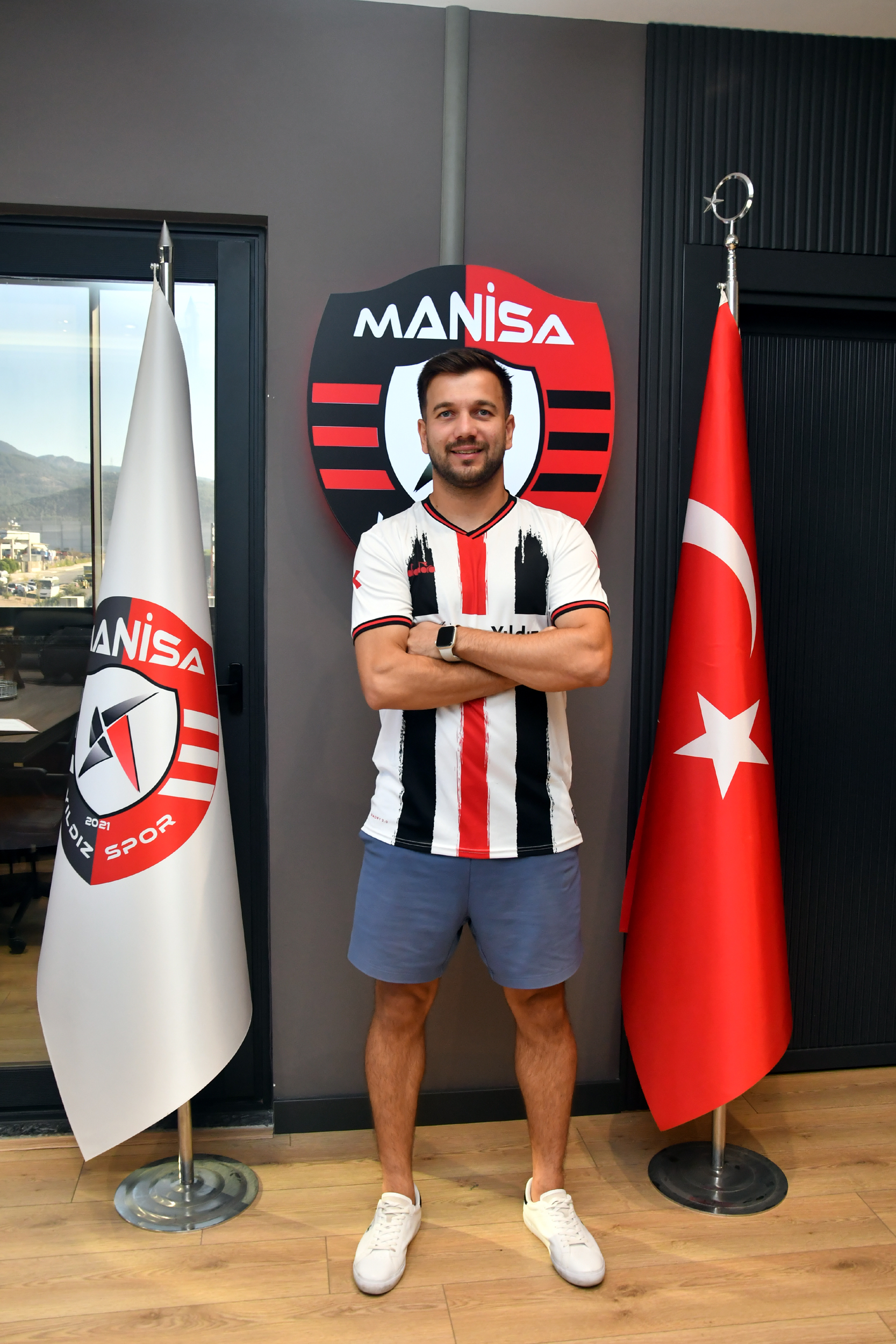 Yıldızspor 45 Fk Mustafa Tahran Ile Anlaştı  (4)