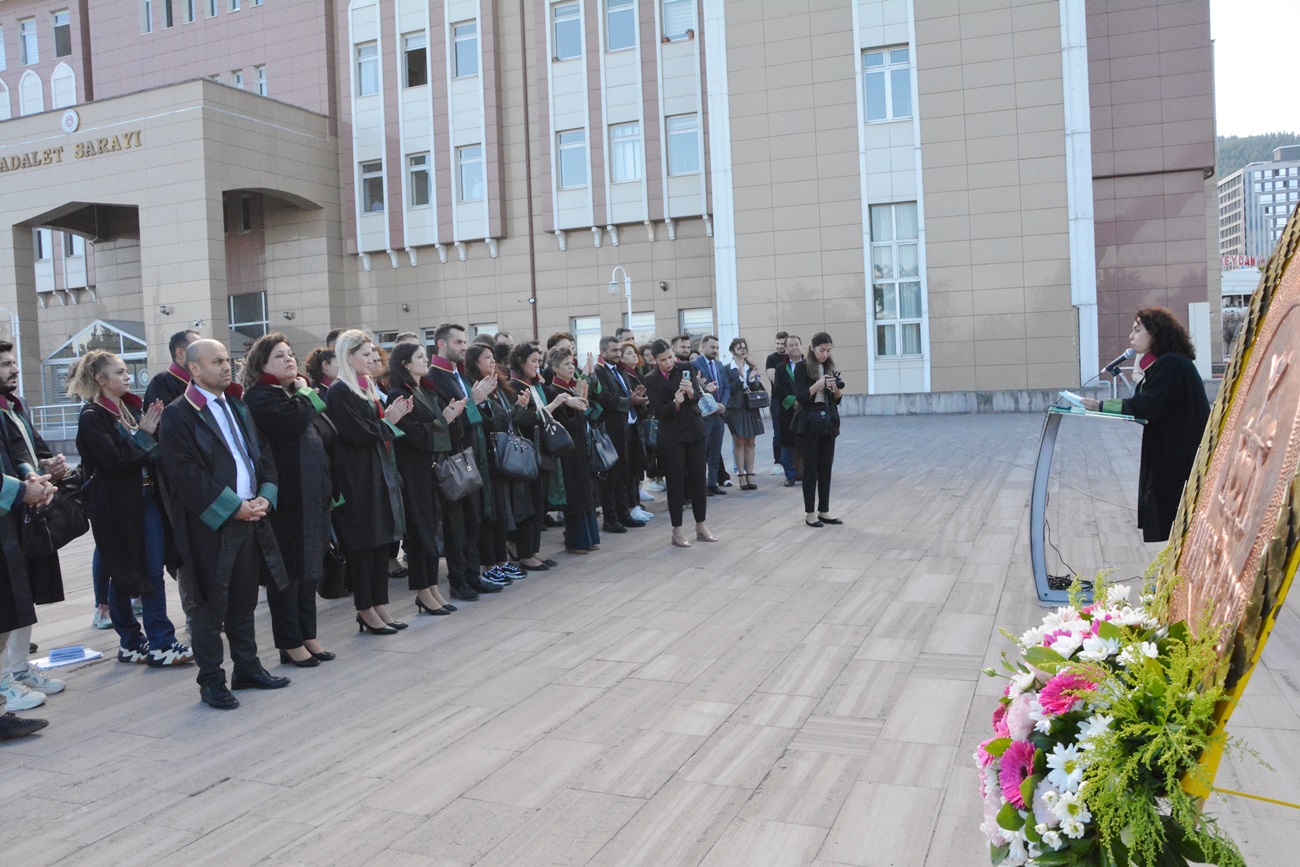 Başkan Malay, Atatürk Anıtına Çelenk Sundui̇ (3)