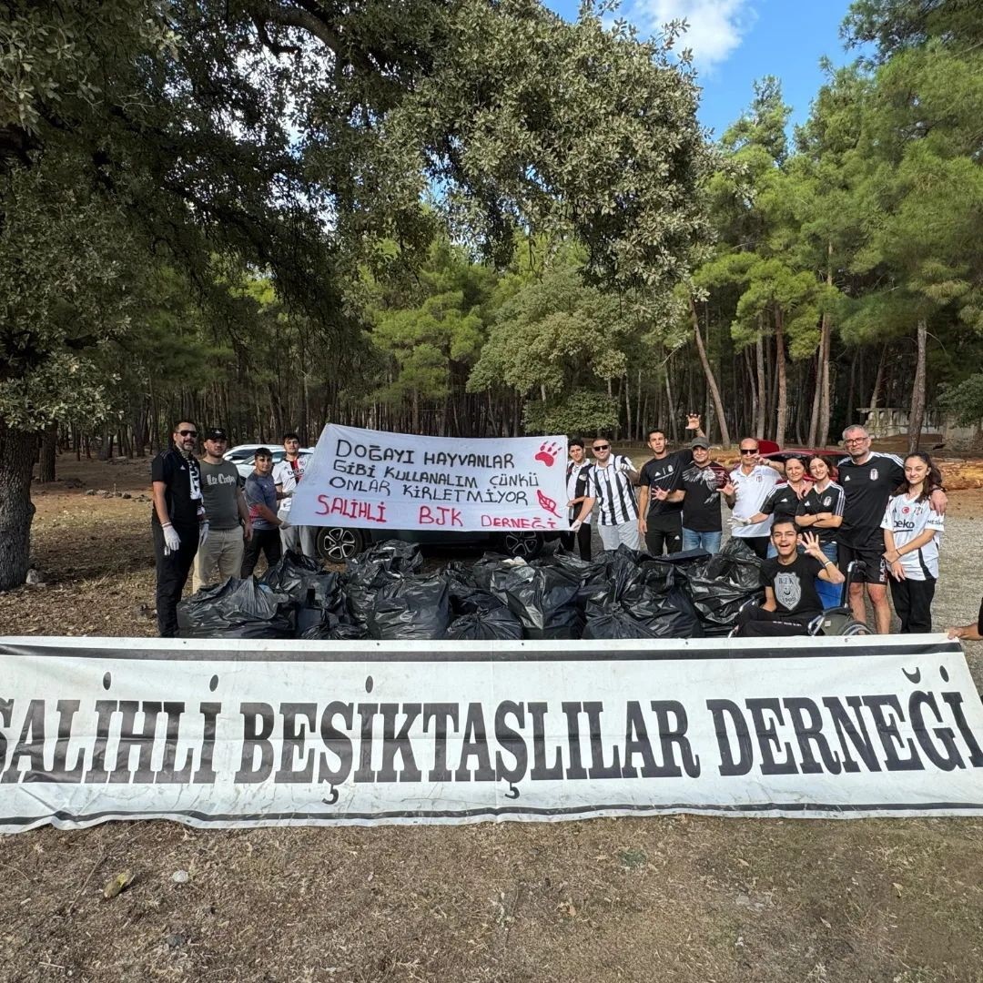 Beşiktaşlı Taraftarlardan Çevre Temizliği (4)