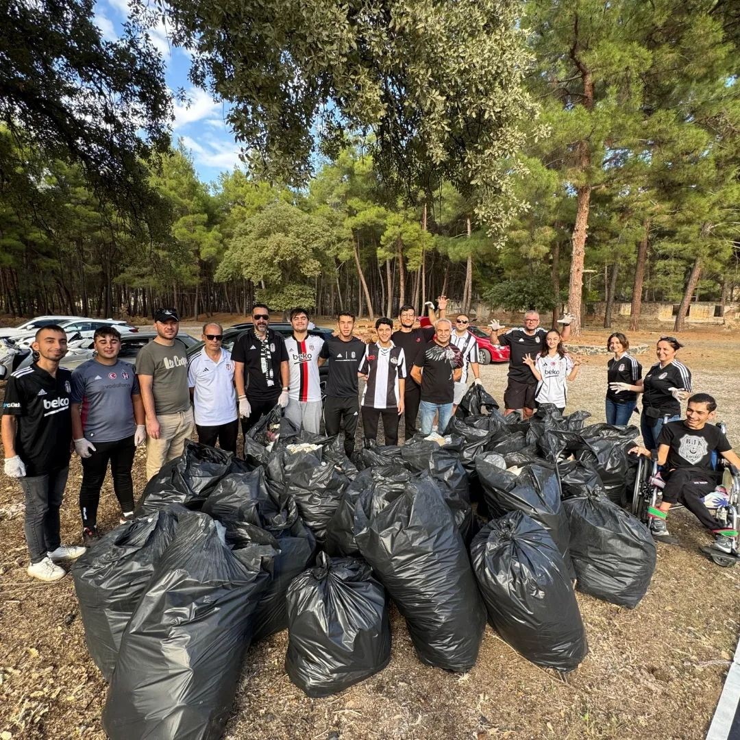 Beşiktaşlı Taraftarlardan Çevre Temizliği (5)