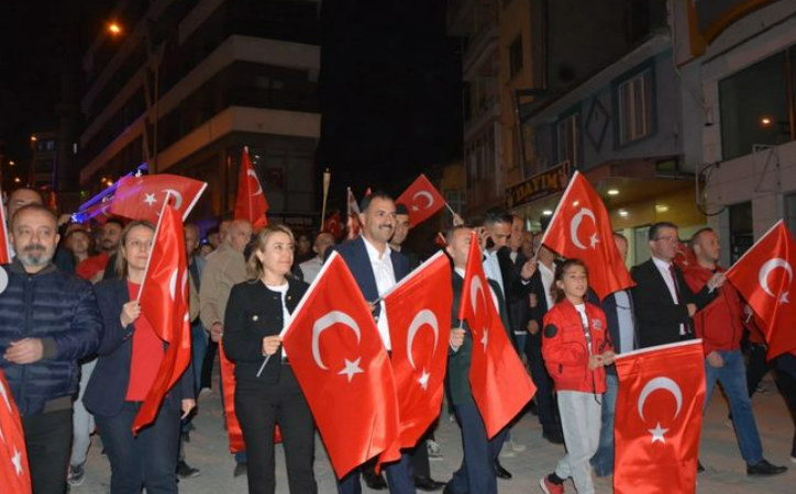 Demirci’de Coşkulu Cumhuriyet yürüyüşü