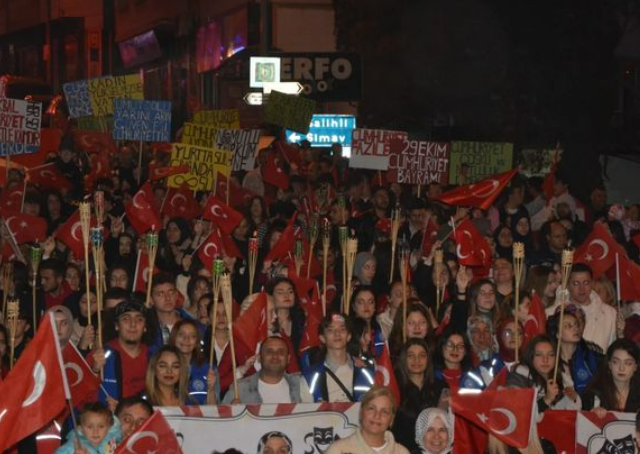 Demirci’de Coşkulu Cumhuriyet yürüyüşü