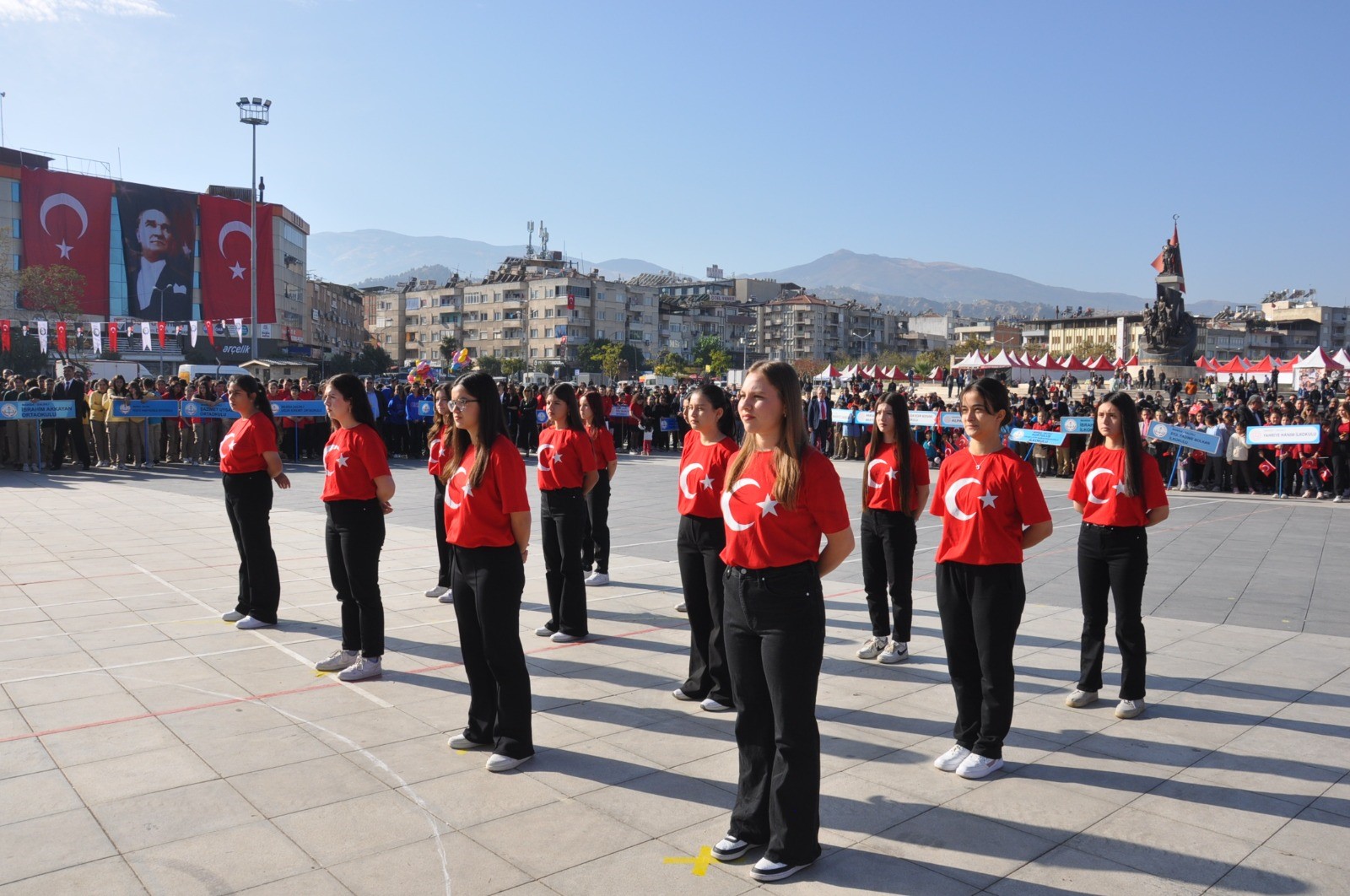 Kula, Salihli Ve Turgutlu Kırmızı Beyaz Renklere Büründü (4)