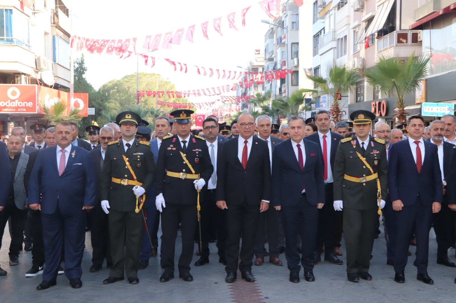 Kula, Salihli Ve Turgutlu Kırmızı Beyaz Renklere Büründü (6)