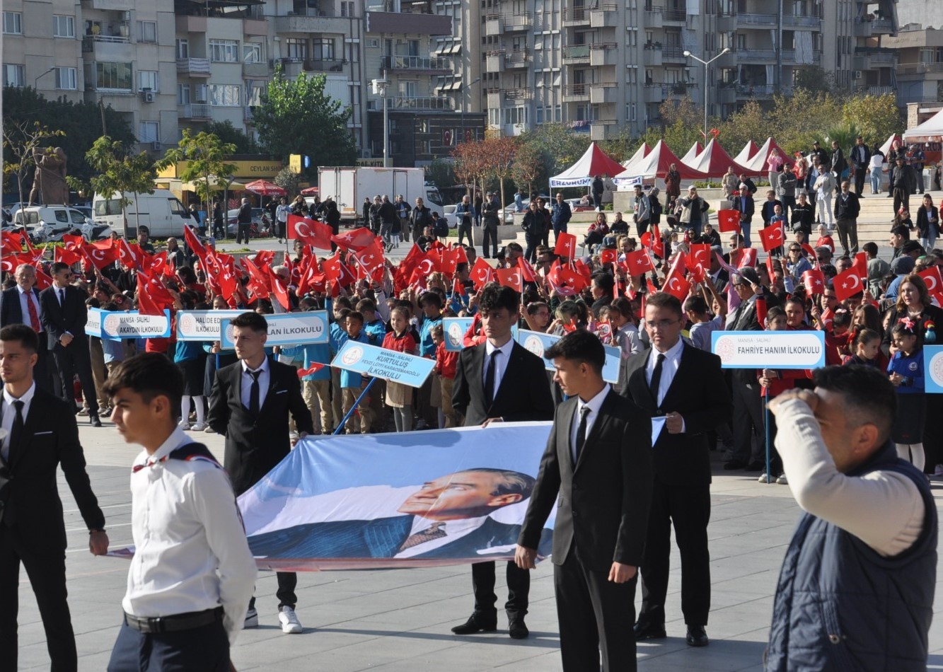 Kula, Salihli Ve Turgutlu Kırmızı Beyaz Renklere Büründü (7)